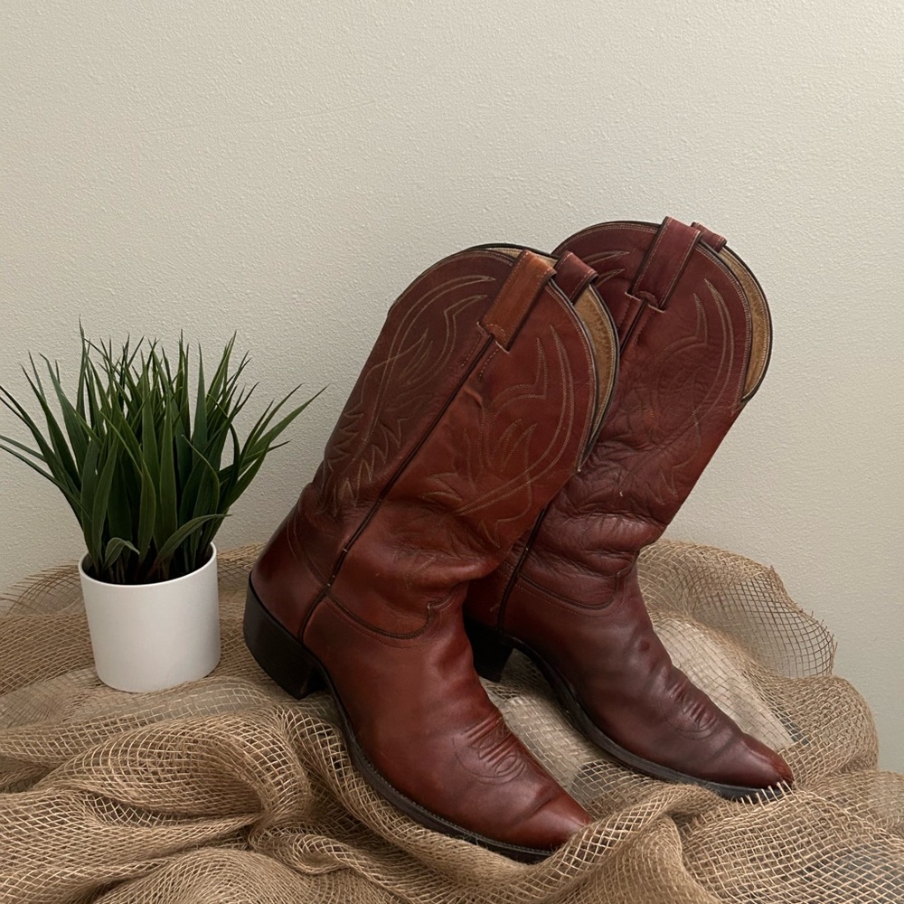 Vintage 2497 Justin Mens Boots!! Great condition!Nice boots!!!